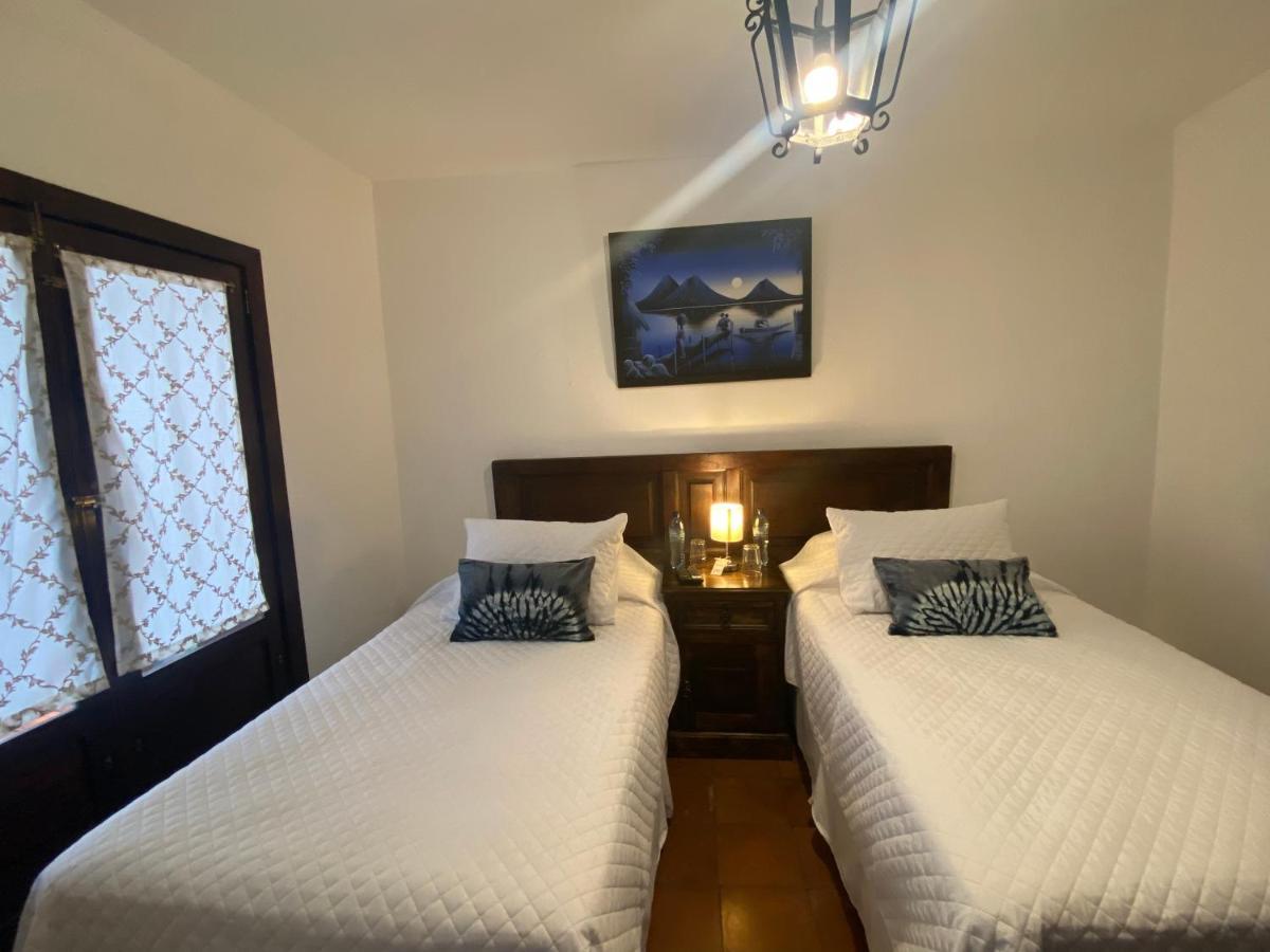 Hotel De *